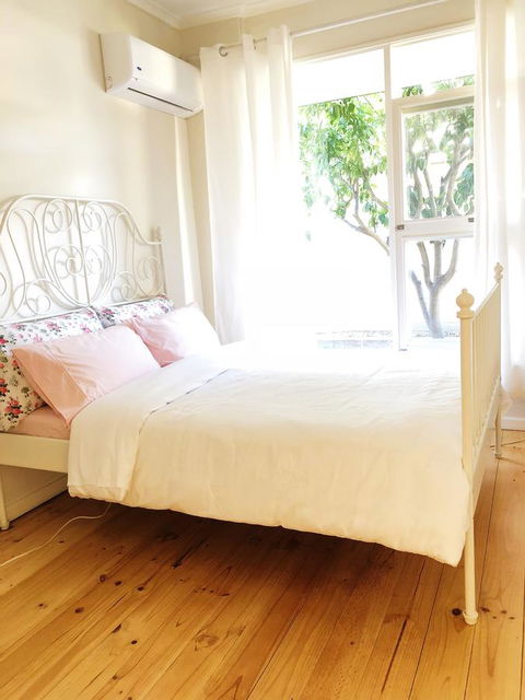 Beautiful Garden House - Pubs and Clubs 12