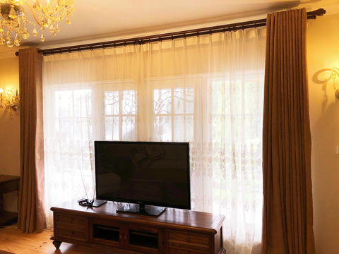 Beautiful Garden House - Pubs and Clubs 6