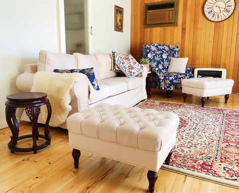 Beautiful Garden House - Pubs and Clubs 0