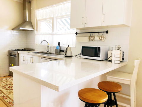 Beautiful Garden House - Pubs and Clubs 15