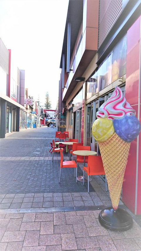 Hi 5 Glenelg Studio Apartment - Pubs and Clubs 28
