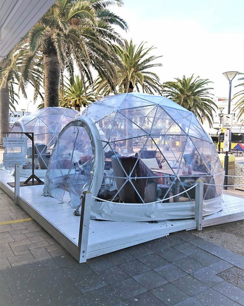Hi 5 Glenelg Studio Apartment - Pubs and Clubs 23