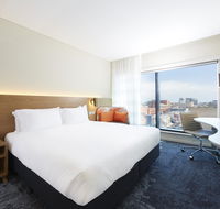 Holiday Inn Express Adelaide City Centre - Pubs and Clubs