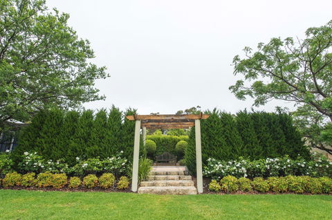 S T U D I O 22 Peaceful Retreat With Garden Views - Pubs and Clubs 10