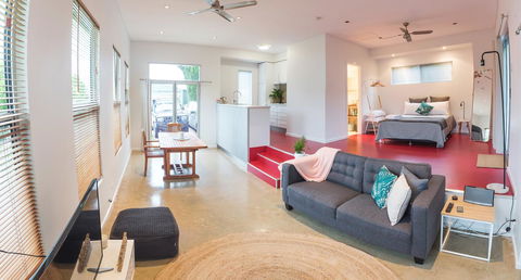 S T U D I O 22 Peaceful Retreat With Garden Views - Pubs and Clubs 2