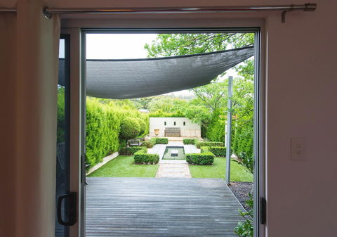 S T U D I O 22 Peaceful Retreat With Garden Views - Pubs and Clubs 12