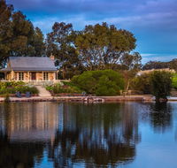 Stonewell Cottages and Vineyards - Pubs and Clubs