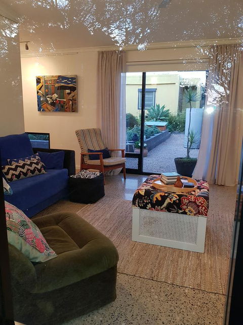 Sinclair Eco House - Pubs and Clubs 10