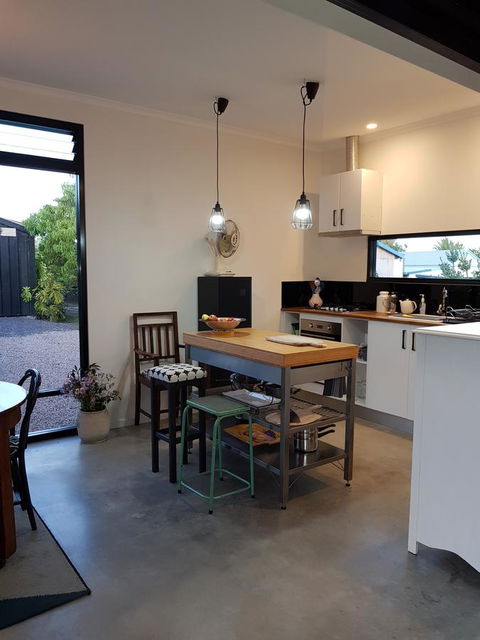 Sinclair Eco House - Pubs and Clubs 9