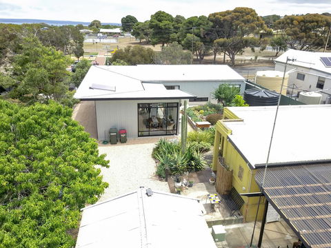 Sinclair Eco House - Pubs and Clubs 5