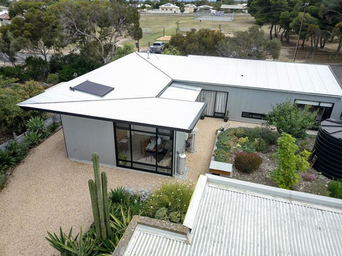 Sinclair Eco House - Pubs and Clubs 6