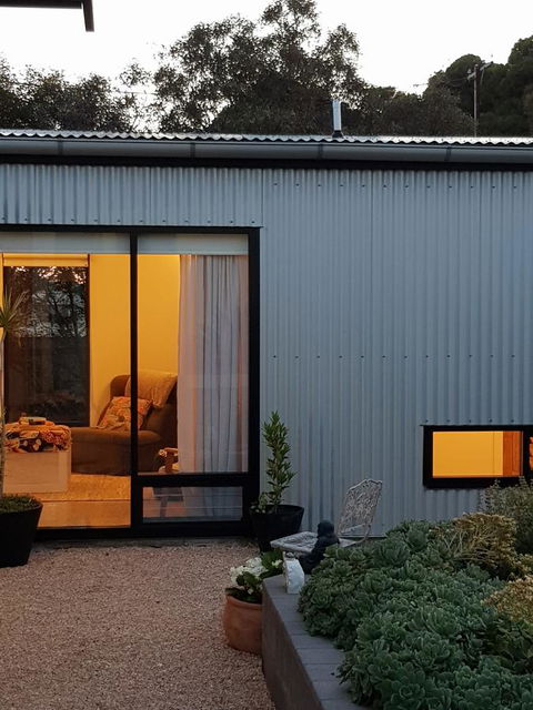 Sinclair Eco House - Pubs and Clubs 13