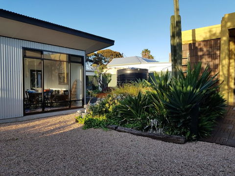 Sinclair Eco House - Pubs and Clubs 23