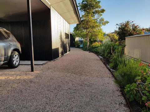 Sinclair Eco House - Pubs and Clubs 24
