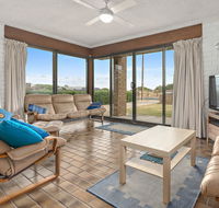 Sun  Surf Aldinga Beach Apartment - Pubs and Clubs