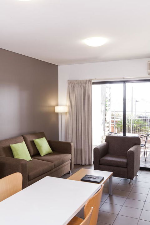 Majestic Oasis Apartments - Go Out 17