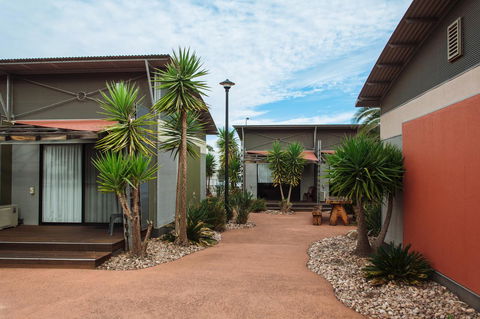 Majestic Oasis Apartments - Go Out 2