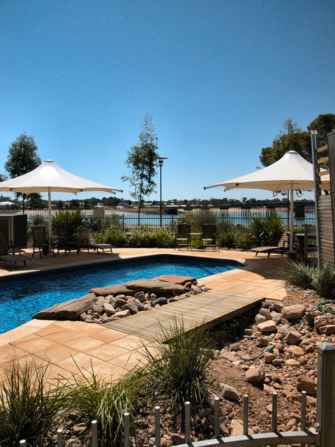 Majestic Oasis Apartments - Go Out 8