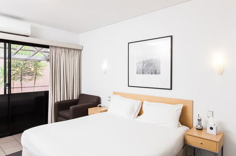 Majestic Oasis Apartments - Go Out 30
