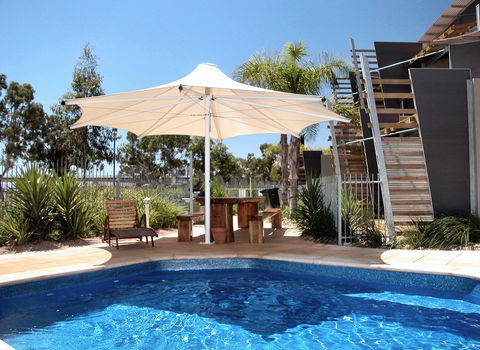 Majestic Oasis Apartments - Go Out 5