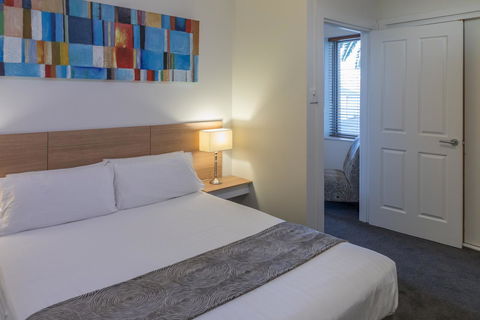 Bay 10 - Suites And Apartments - Go Out 22