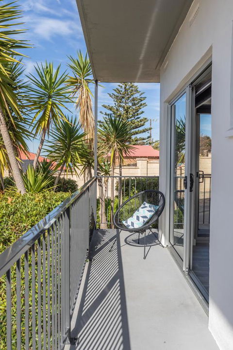 Bay 10 - Suites And Apartments - Go Out 4
