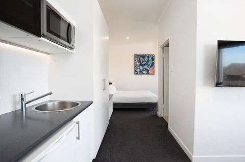 Bay 10 - Suites And Apartments - Go Out 1