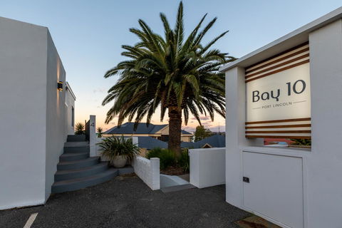 Bay 10 - Suites And Apartments - Go Out 21