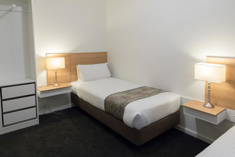 Bay 10 - Suites And Apartments - Go Out 24