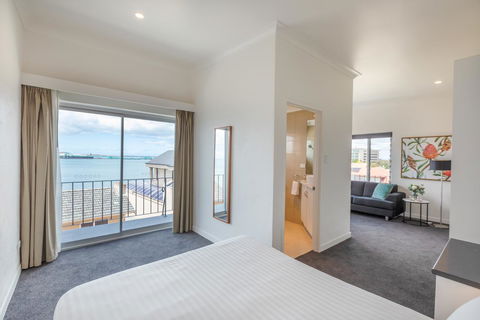 Bay 10 - Suites And Apartments - Go Out 11