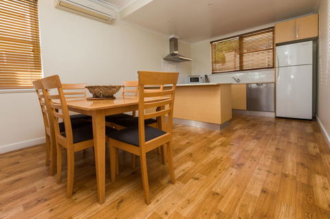 Bay 10 - Suites And Apartments - Go Out 32