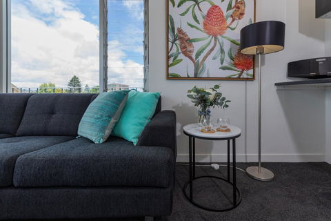 Bay 10 - Suites And Apartments - Go Out 5