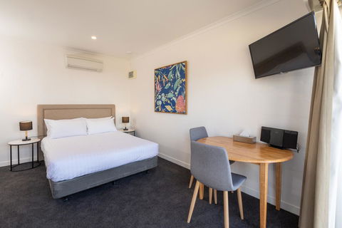 Bay 10 - Suites And Apartments - Go Out 8