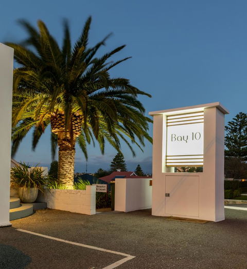 Bay 10 - Suites And Apartments - Go Out 16