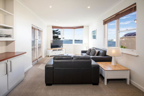 Bay 10 - Suites And Apartments - Go Out 33