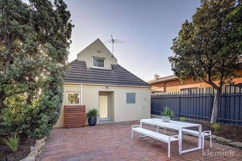 The Beach House @ Grange - Pubs and Clubs 9