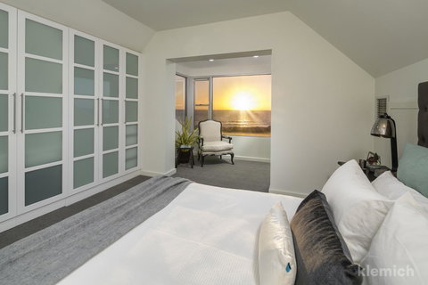 The Beach House @ Grange - Pubs and Clubs 5