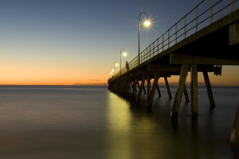 Luxury Beachside Accomodation - Pubs and Clubs 28