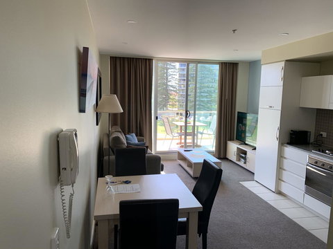 Luxury Beachside Accomodation - Pubs and Clubs 5