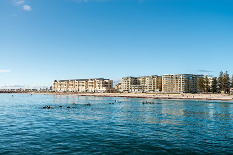 Luxury Beachside Accomodation - Pubs and Clubs 9