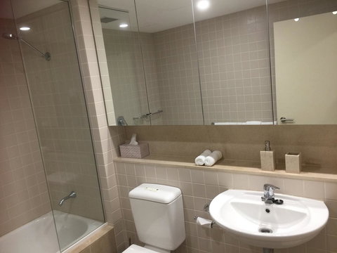 Luxury Beachside Accomodation - Pubs and Clubs 7