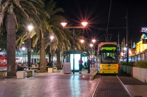 Luxury Beachside Accomodation - Pubs and Clubs 14