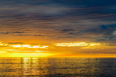 Luxury Beachside Accomodation - Pubs and Clubs 21