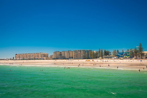 Luxury Beachside Accomodation - Pubs and Clubs 15