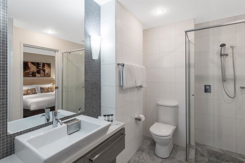 Oaks Adelaide Horizons Suites - Pubs and Clubs 6