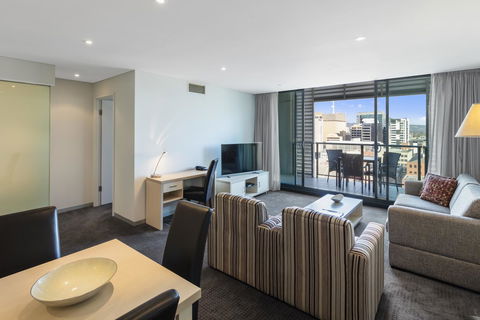 Oaks Adelaide Horizons Suites - Pubs and Clubs 7