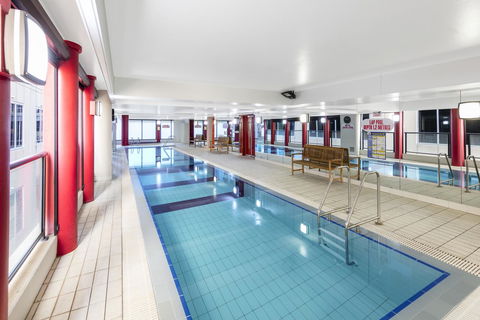 Oaks Adelaide Horizons Suites - Pubs and Clubs 1