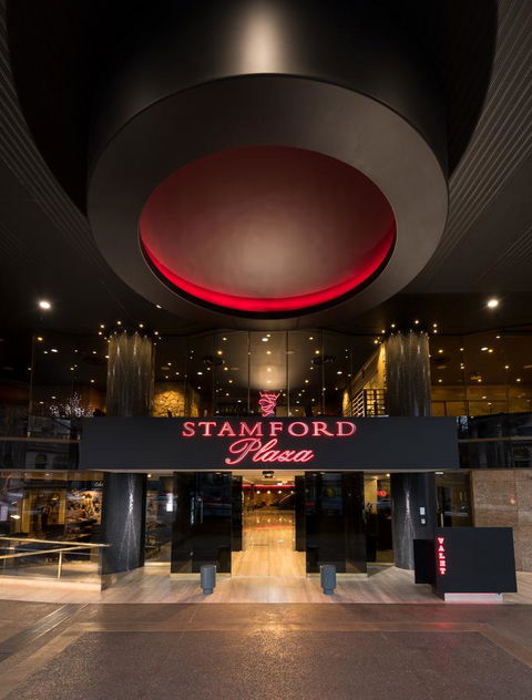 Stamford Plaza Adelaide - Pubs and Clubs 1