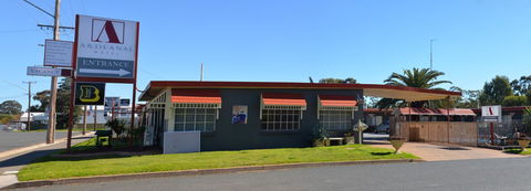 Ardeanal Motel - Pubs and Clubs 1