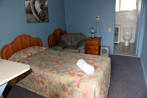Ardeanal Motel - Pubs and Clubs 38
